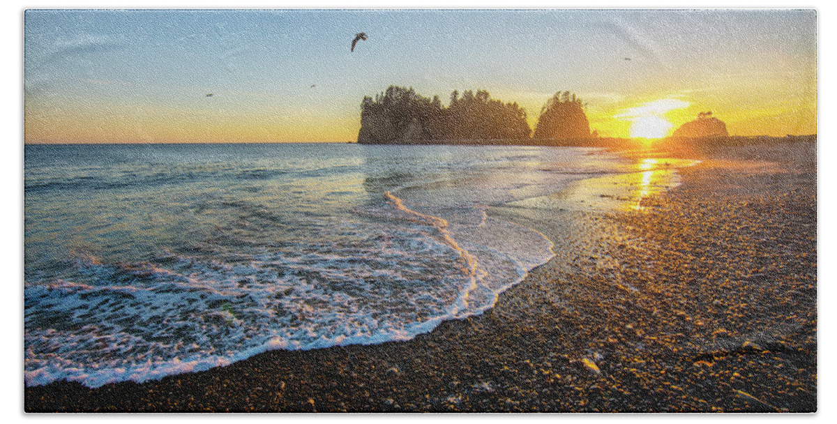 Sunset Beach Towel featuring the photograph Olympic Peninsula Sunset by Martin Konopacki