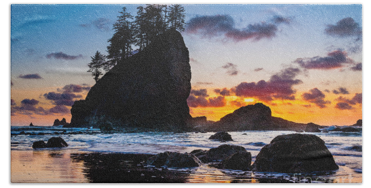 America Beach Towel featuring the photograph Olympic Sunset by Inge Johnsson