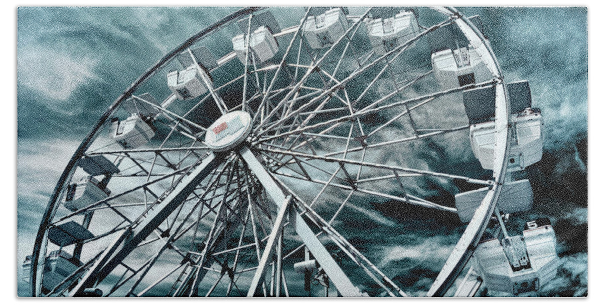 Ferris Wheel Beach Towel featuring the photograph On Top of the World by Luke Moore