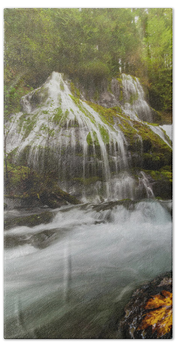 Panther Creek Beach Towel featuring the photograph Panther Creek Falls in Fall Season by David Gn