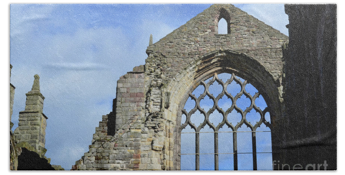 Holyrood Abbey Beach Towel featuring the photograph Peak Ruins of Holyrood Abbey by DejaVu Designs