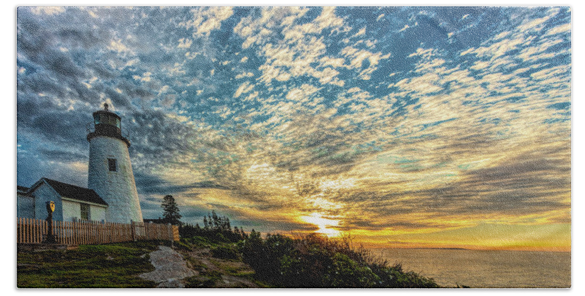 Pemaquid Point Lighthouse Beach Sheet featuring the photograph Pemaquid Point Lighthouse at Daybreak by David Smith