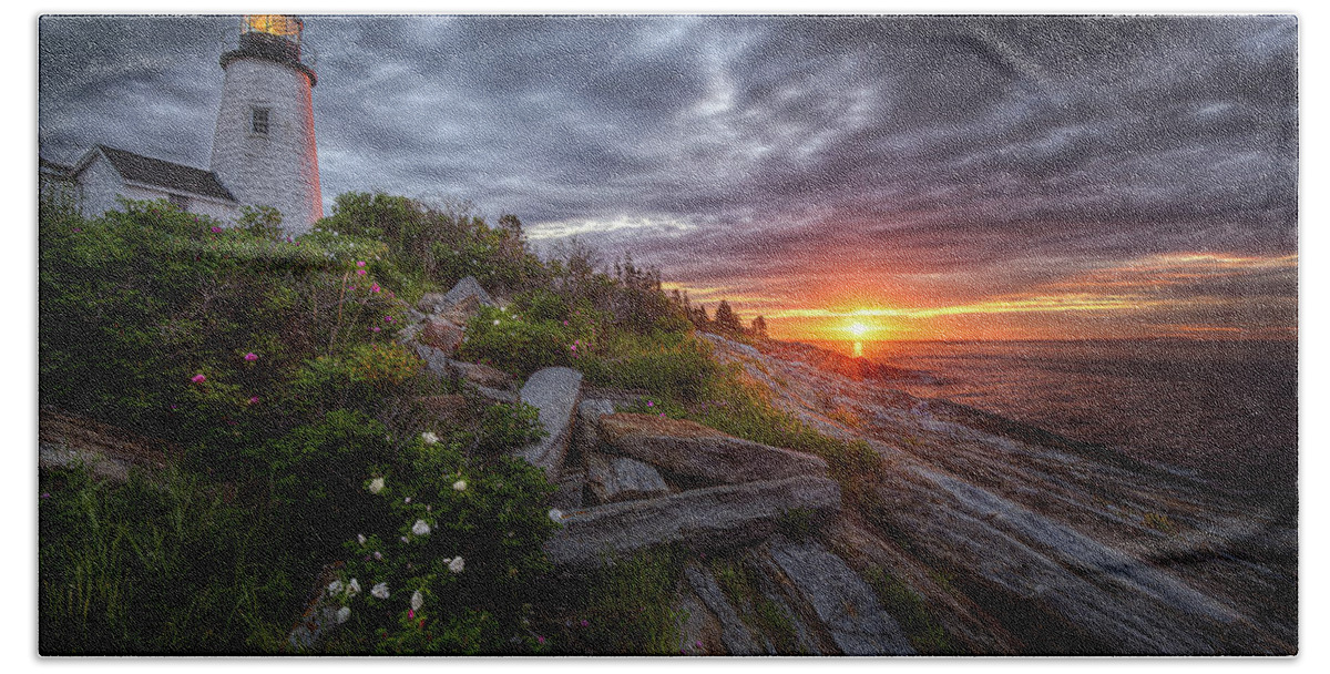 Lighthouse Beach Sheet featuring the photograph Pemaquid Sunrise by Neil Shapiro