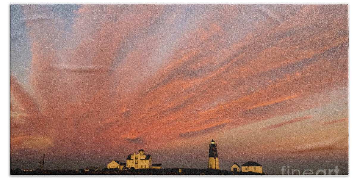 Wayne Moran Photography Beach Sheet featuring the photograph Point Judith Lighthouse Sunset by Wayne Moran