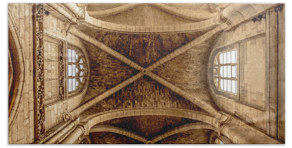 Collégiale Notre-dame De Poissy Beach Sheet featuring the photograph Poissy, France - Ceiling, Notre-Dame de Poissy by Mark Forte