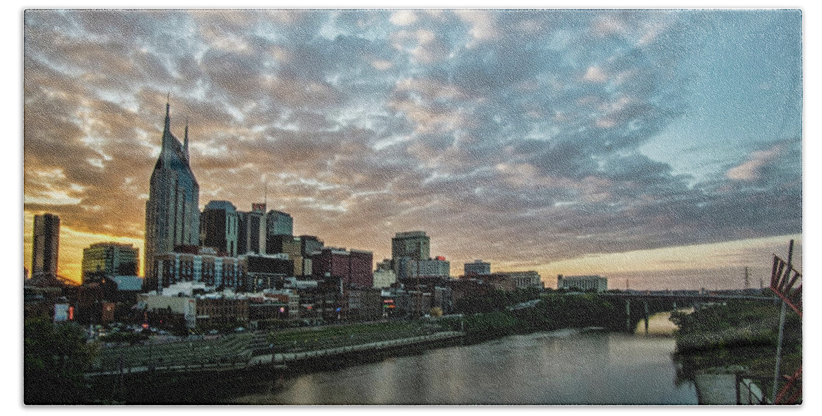 Nashville Beach Sheet featuring the photograph Pretty sky and Nashville skyline by Sven Brogren
