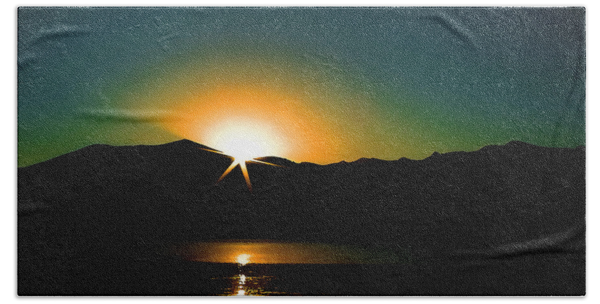 Sunrise Beach Sheet featuring the photograph Priest Lake Sunrise by David Patterson