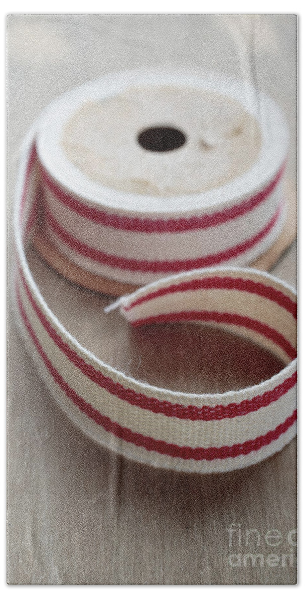 Packing Beach Towel featuring the photograph Red and White Ribbon Spool by Edward Fielding