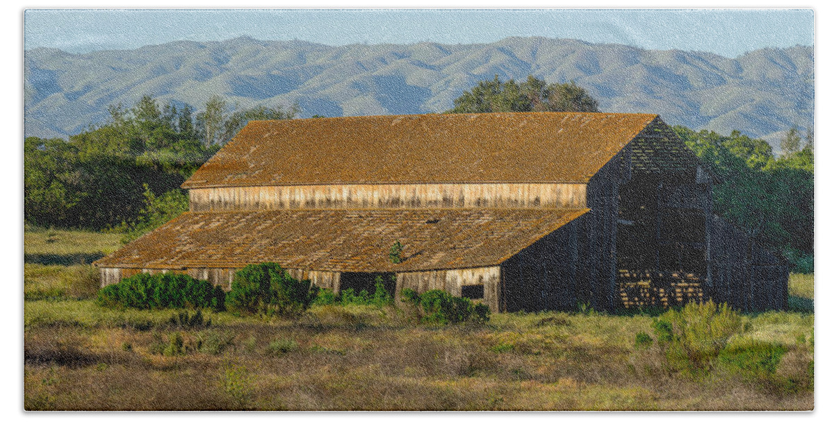 Old Barn Beach Towel featuring the photograph River Road Barn by Derek Dean