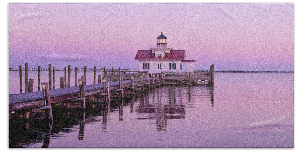 Roanoke Beach Sheet featuring the photograph Roanoke Marshes Lighthouse by Joe Ormonde
