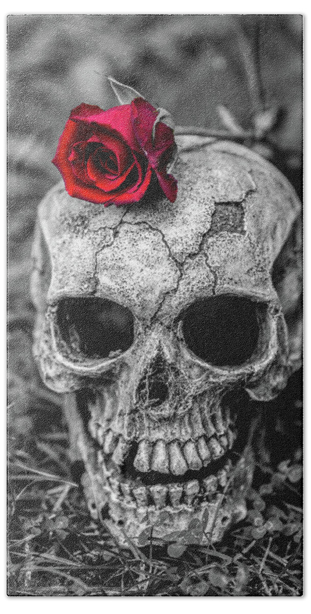 Rose Skull Beach Sheet featuring the photograph Rose Skull by Martina Fagan