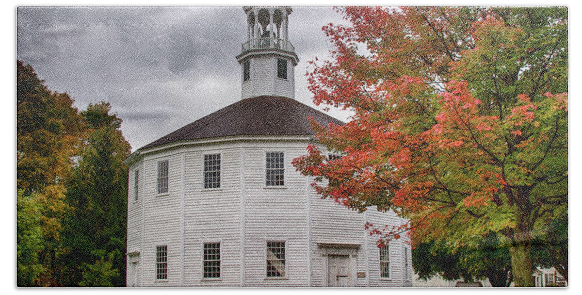 Richmond Round Church Beach Towel featuring the photograph Round church in Vermont by Jeff Folger