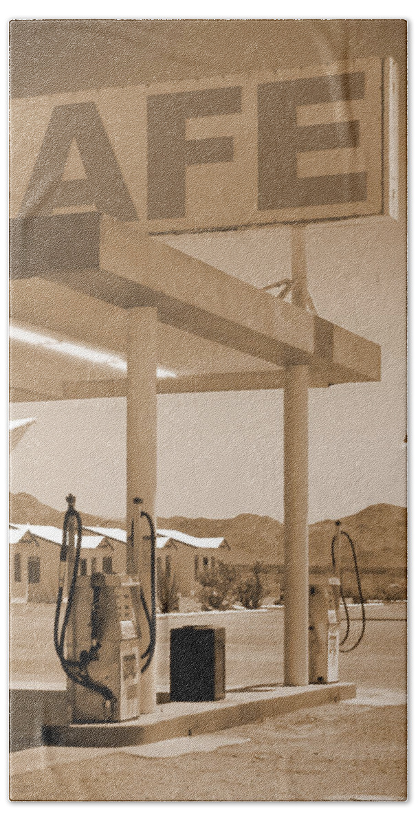 Roy's Motel Beach Towel featuring the photograph Route 66 - Roy's Motel by Mike McGlothlen