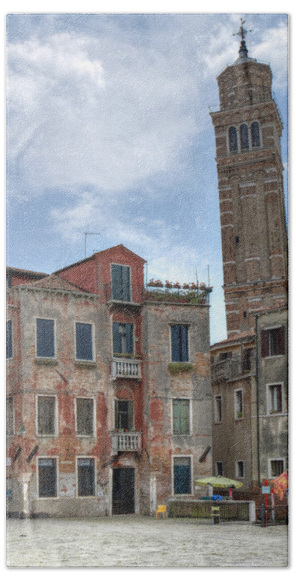 Italy Beach Towel featuring the photograph Santo Stefano Venice Leaning Tower by Alan Toepfer
