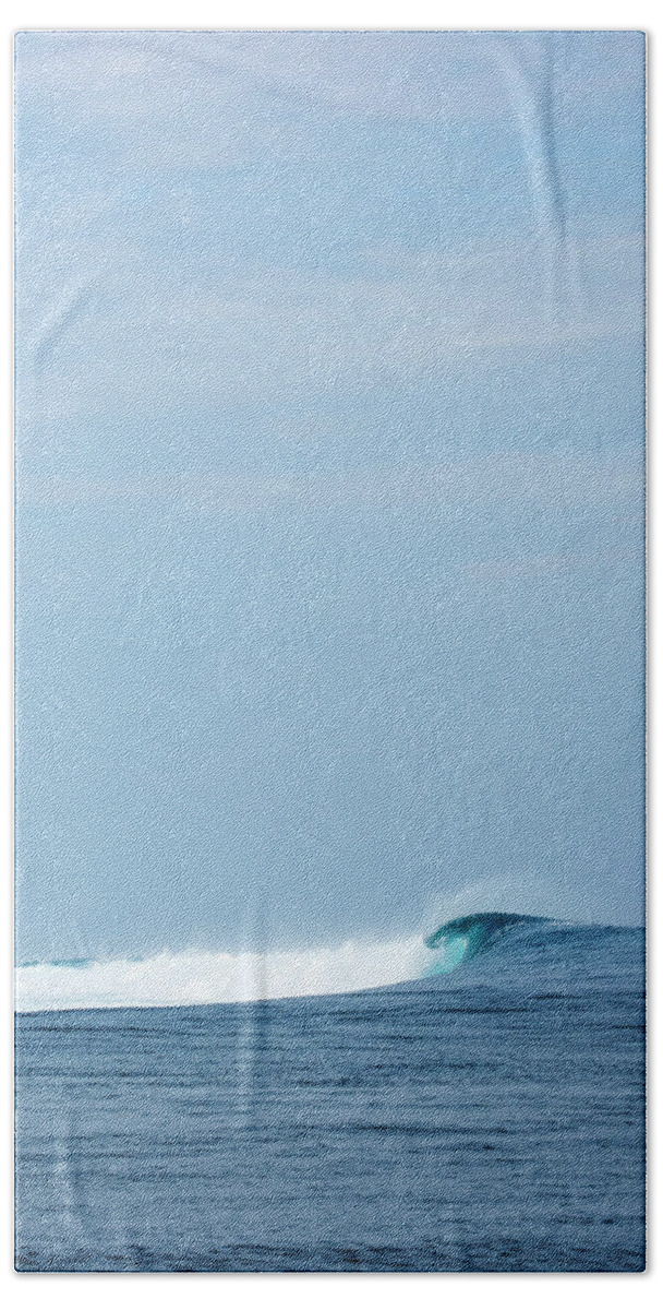 Fiji Beach Sheet featuring the photograph Simply Cloudbreak by Brad Scott