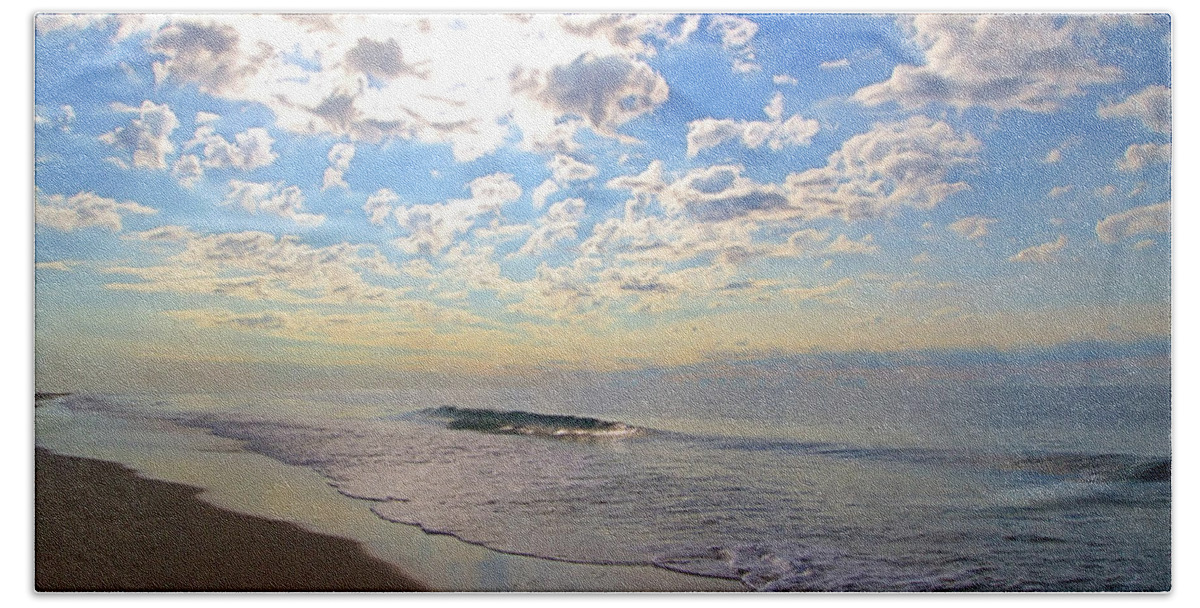 Seas Beach Sheet featuring the photograph Sky by Newwwman