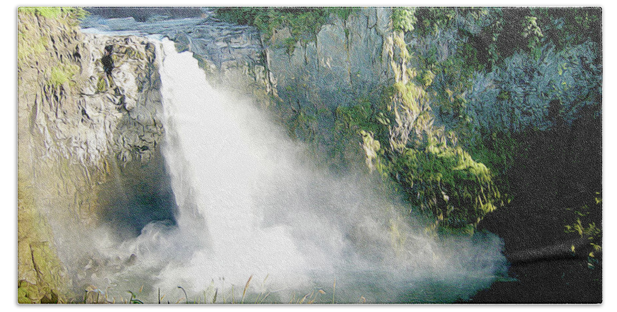 Nature Beach Towel featuring the photograph Snoqualmie Falls by Linda Carruth