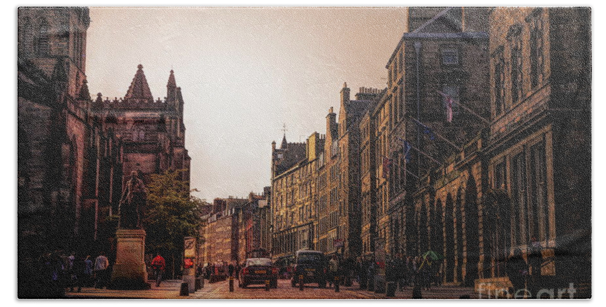 Edinburgh Beach Sheet featuring the photograph Streets of Edinburgh Scotland by Chuck Kuhn