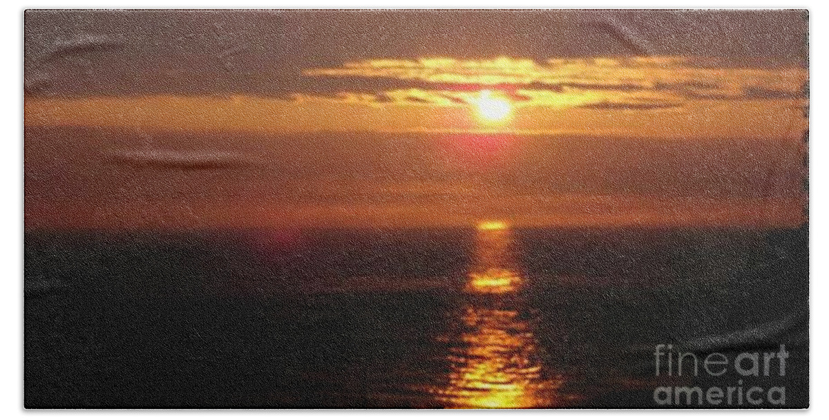 Sun Shining Through My Head Beach Towel featuring the photograph Sun raise 2 by Tyrone Hart