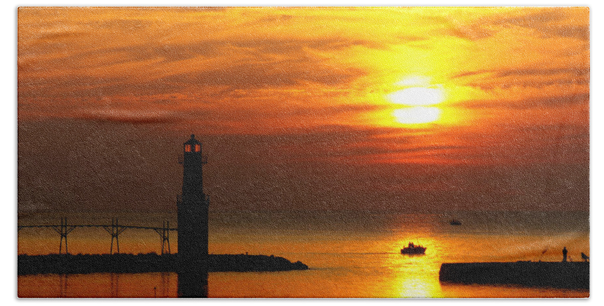 Lighthouse Beach Sheet featuring the photograph Sunrise Brushstrokes by Bill Pevlor