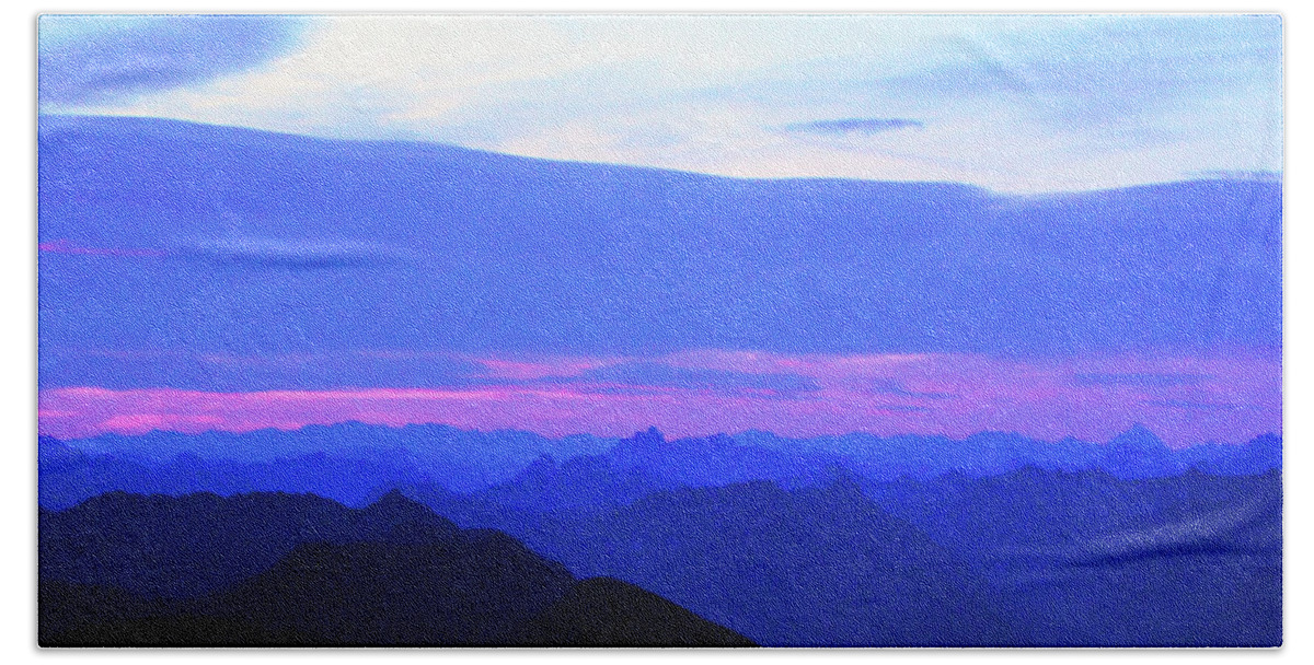  Beach Sheet featuring the photograph Sunrise from Pilchuck Summit by Brian O'Kelly