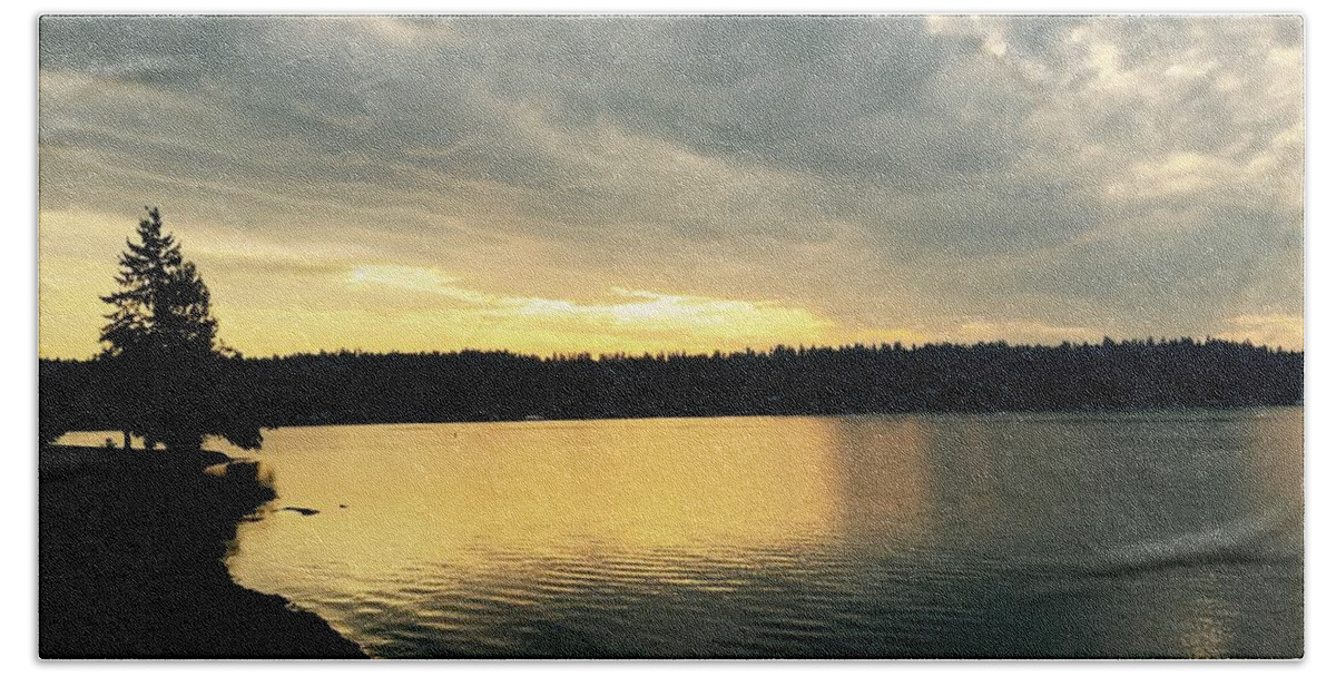 Lake Beach Towel featuring the photograph Sunrise Over Lake Washington by LeLa Becker