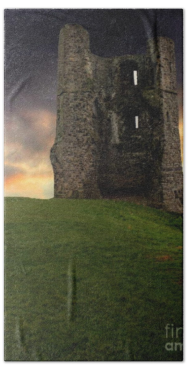 Sunset Beach Sheet featuring the photograph Sunset at Hadleigh Castle by Vicki Spindler