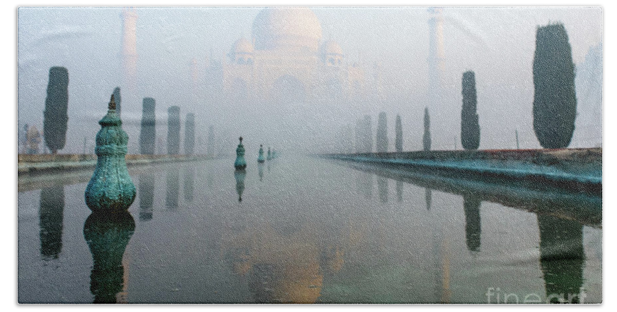 Building Beach Towel featuring the photograph Taj Mahal at Sunrise 01 by Werner Padarin