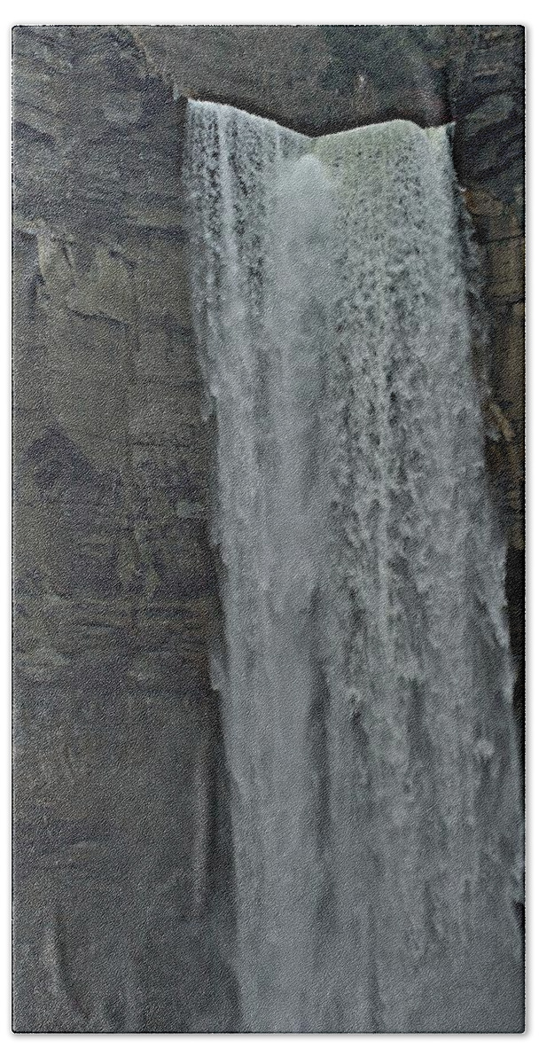 Falls Beach Sheet featuring the photograph Taughannock Falls State Park by Joseph Yarbrough