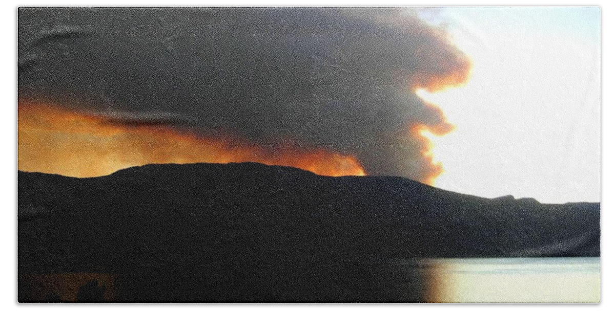 Forest Fire Beach Sheet featuring the photograph Terrace Mountain Fire by Will Borden