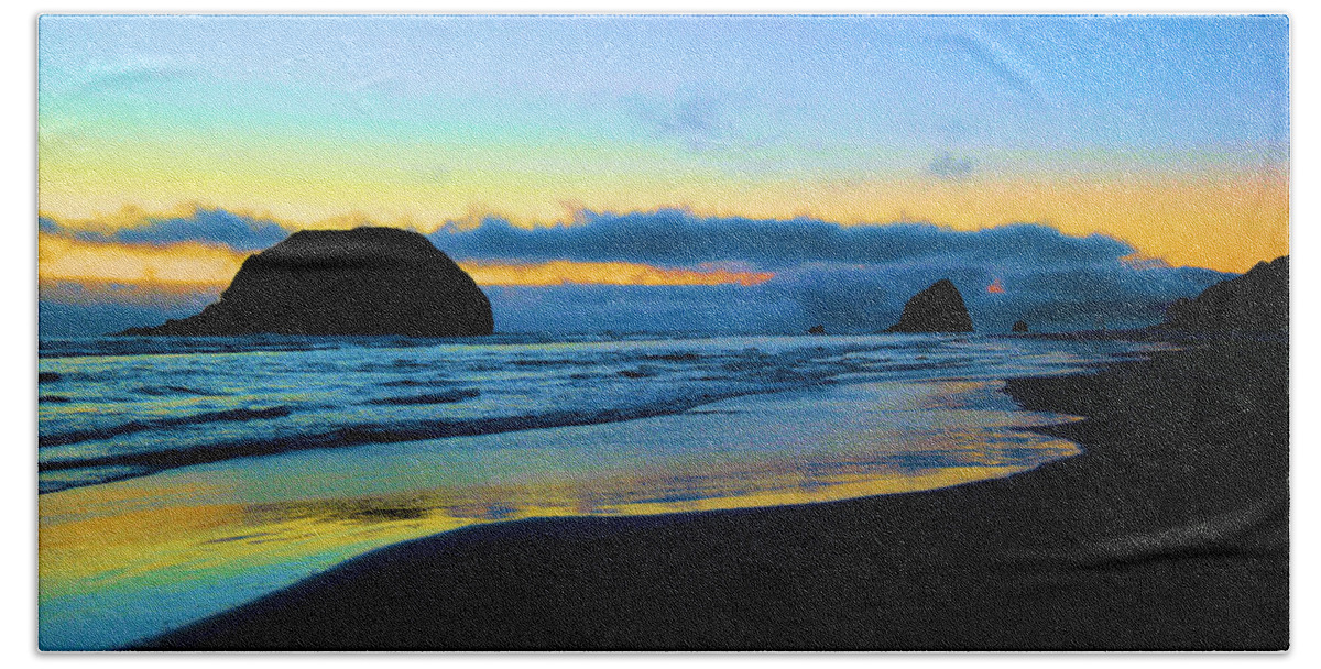 Ocean Beach Towel featuring the photograph The beauty of the moment by Jeff Swan