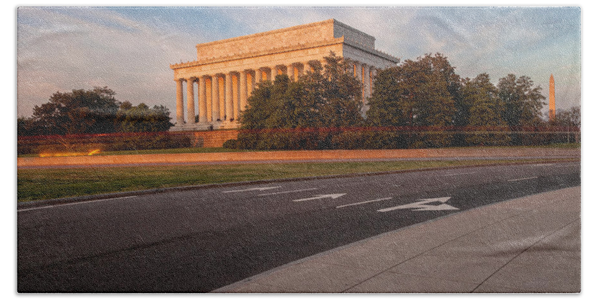 City Beach Towel featuring the photograph The Lincoln Memorial by Jonathan Nguyen