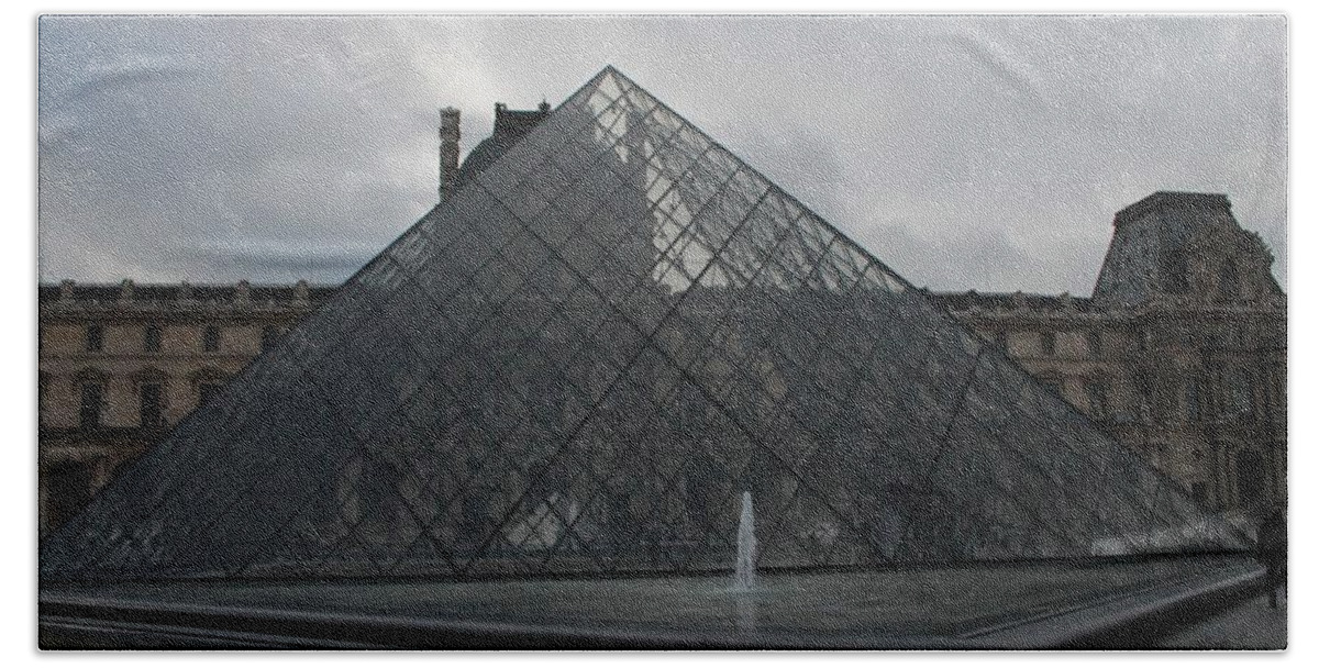 The Louvre Beach Towel featuring the photograph The Louvre and I.M. Pei by Christopher J Kirby