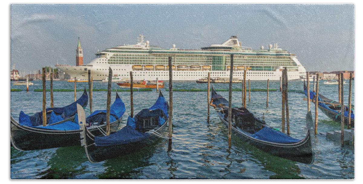 Italy Beach Sheet featuring the photograph The Old and the New in Venice by Alan Toepfer