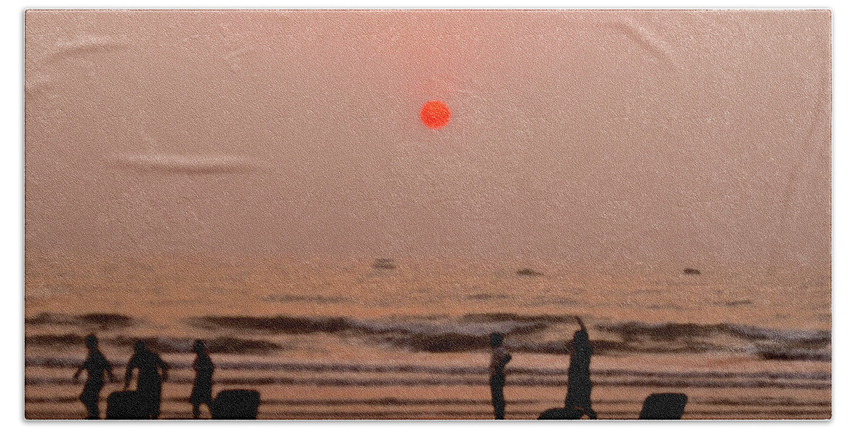 Beautiful Tropical Sunset At A Beach On An Indian Ocean Beach Towel featuring the photograph The Orange Moon by Sher Nasser