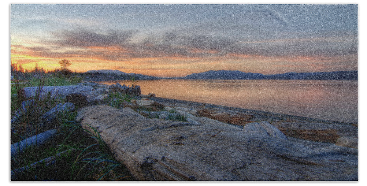 The Spit Beach Towel featuring the photograph Ocean Sunset by Kathy Paynter