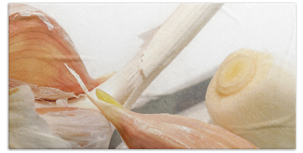 Allium Sativum Beach Sheet featuring the photograph The stinking Rose by Nick Mares