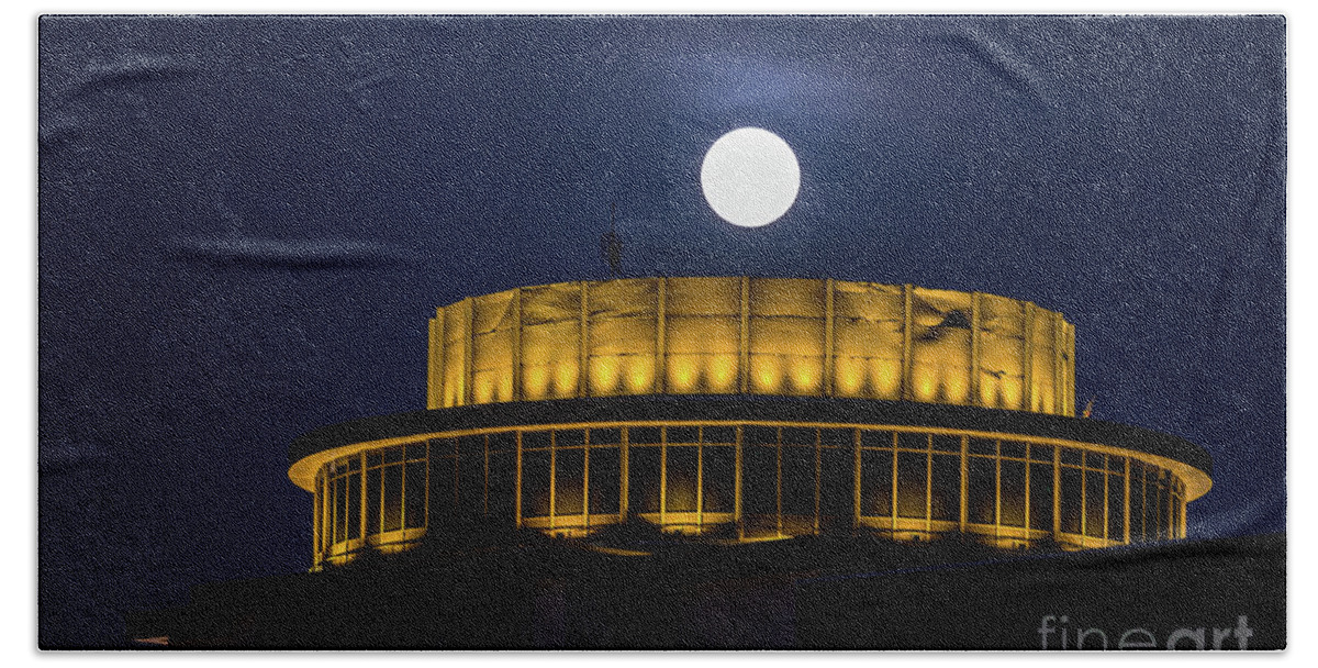 Capstone Beach Towel featuring the photograph Top of the Capstone by Charles Hite