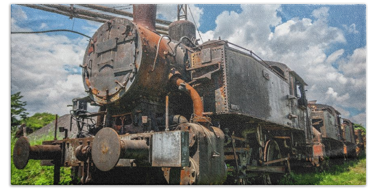 Train Beach Towel featuring the photograph Train by Jackie Russo