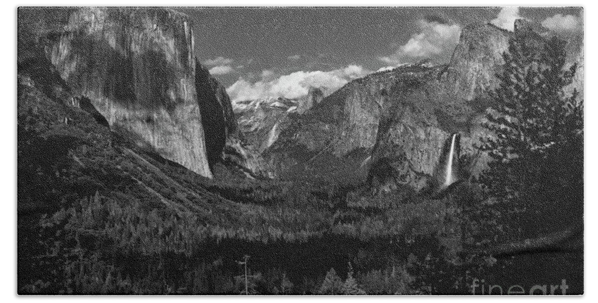 Yosemite Beach Towel featuring the photograph Tunnel View Black and White by Brandon Bonafede