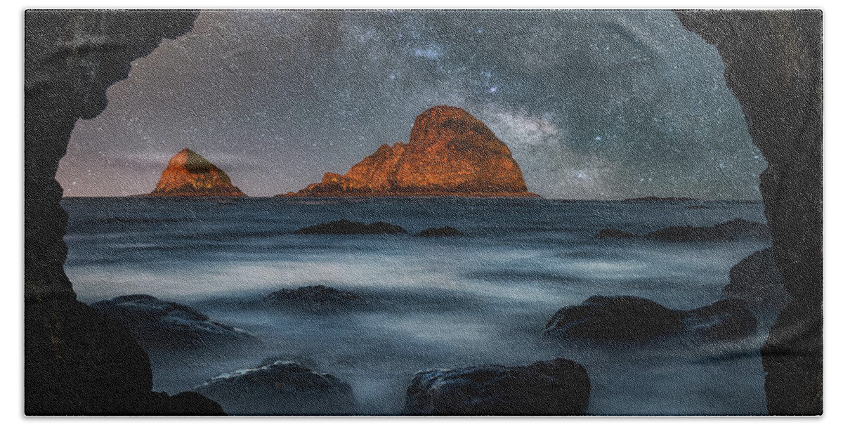 Milky Way Beach Towel featuring the photograph Tunnel View Nights by Darren White