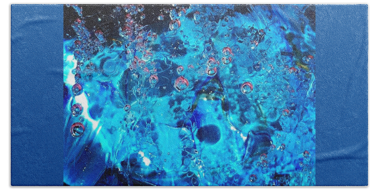 Abstract Beach Sheet featuring the photograph Underwater Expedition by Dottie Visker