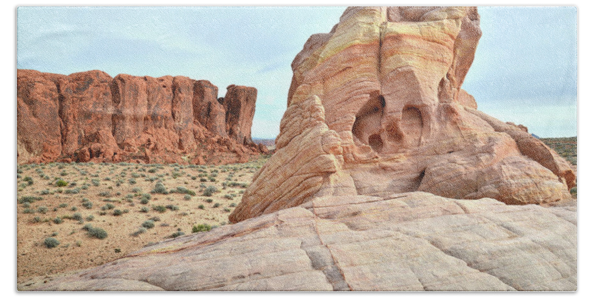 Valley Of Fire Beach Towel featuring the photograph Valley of Fire North by Ray Mathis