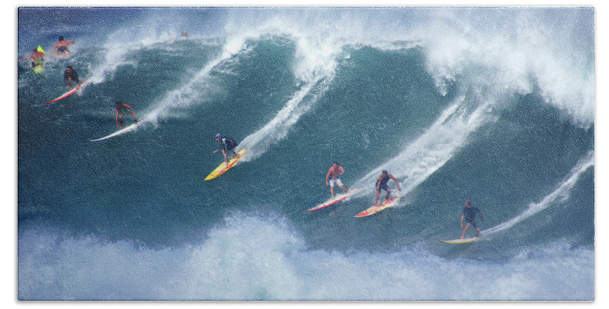  Hawaii Beach Towel featuring the photograph Waimea Full Flight by Kevin Smith