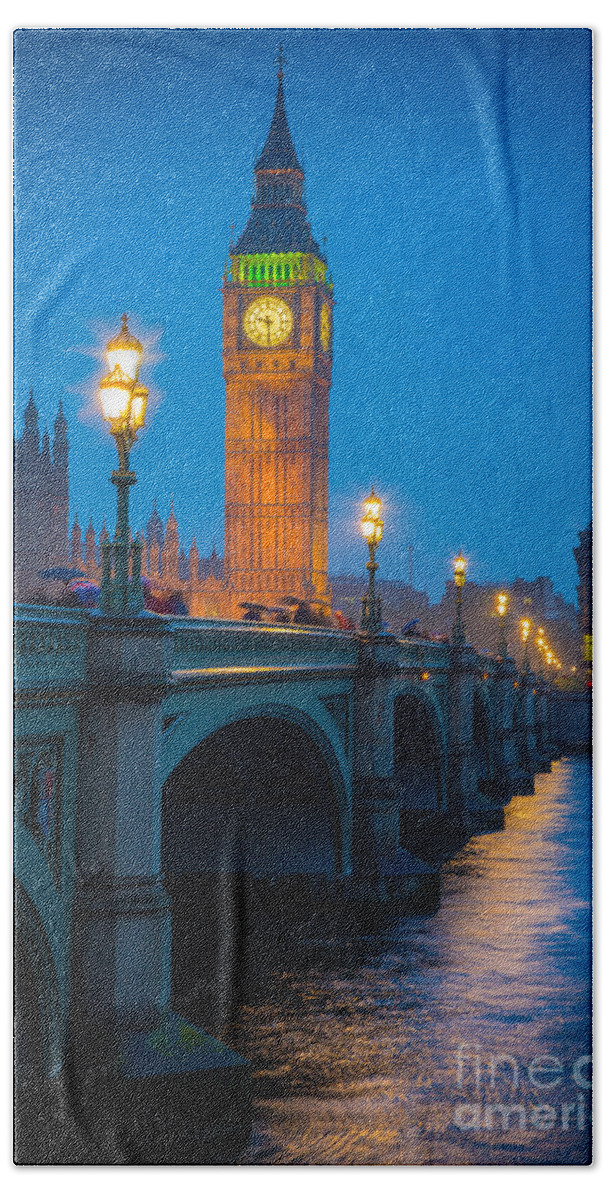 Big Ben Beach Towel featuring the photograph Westminster Bridge at Night by Inge Johnsson