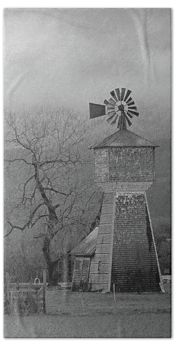 Windmill Beach Towel featuring the photograph Windmill of Old by Suzy Piatt