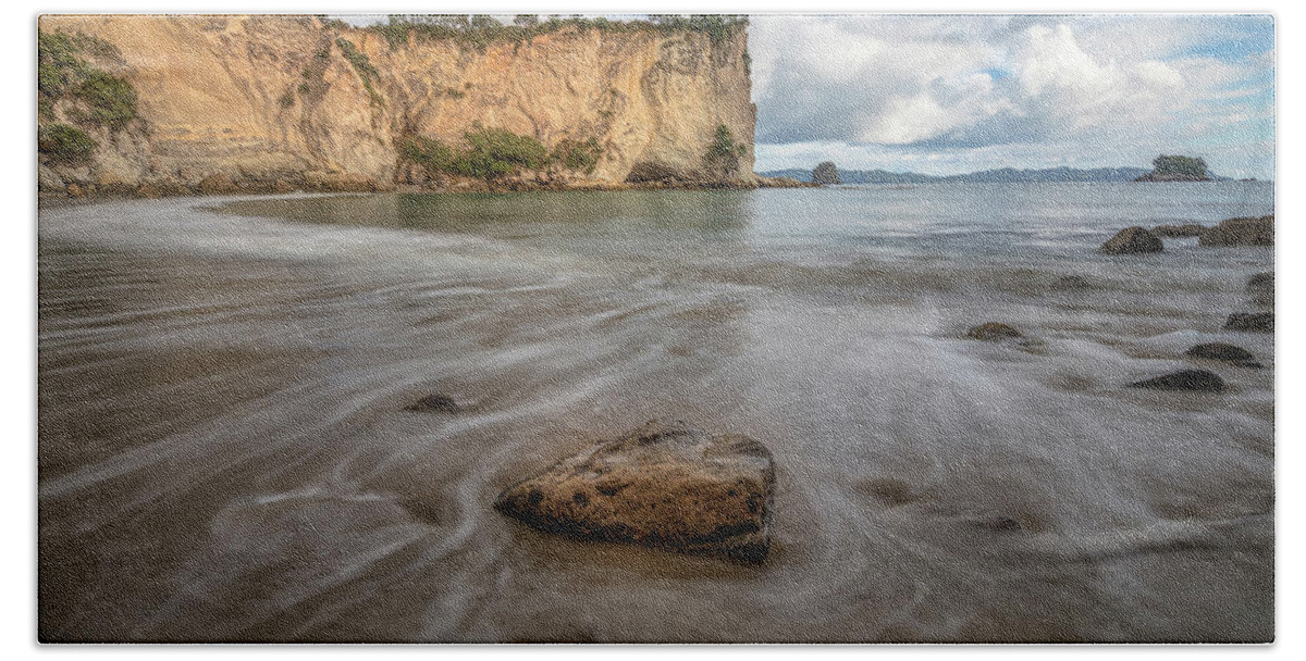 Cathedral Cove Beach Towel featuring the photograph Stingray Bay - New Zealand #1 by Joana Kruse