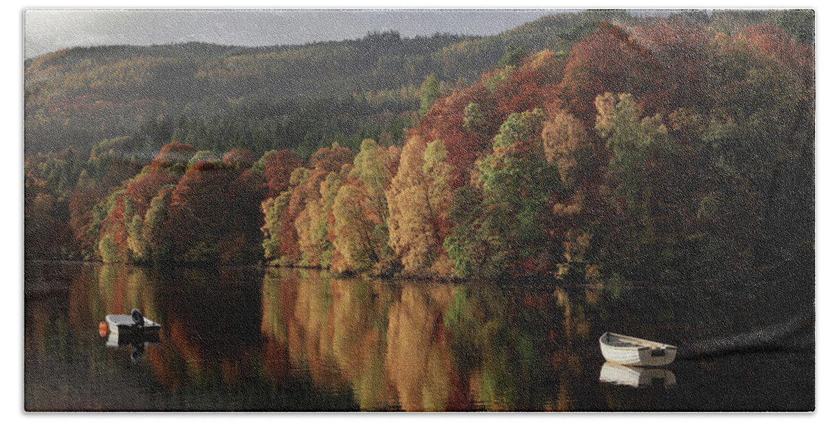 Autumn Beach Towel featuring the photograph Autumn Morning by Grant Glendinning