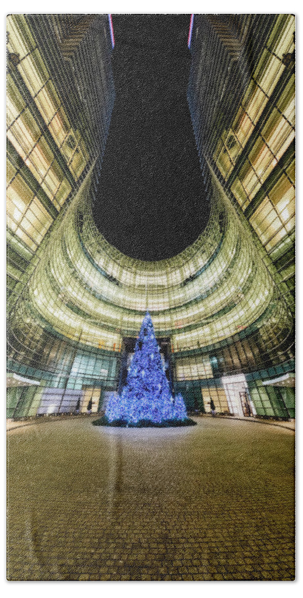 Bloomberg Tower Beach Towel featuring the photograph Bloomberg Tower Christmas Tree by Susan Candelario