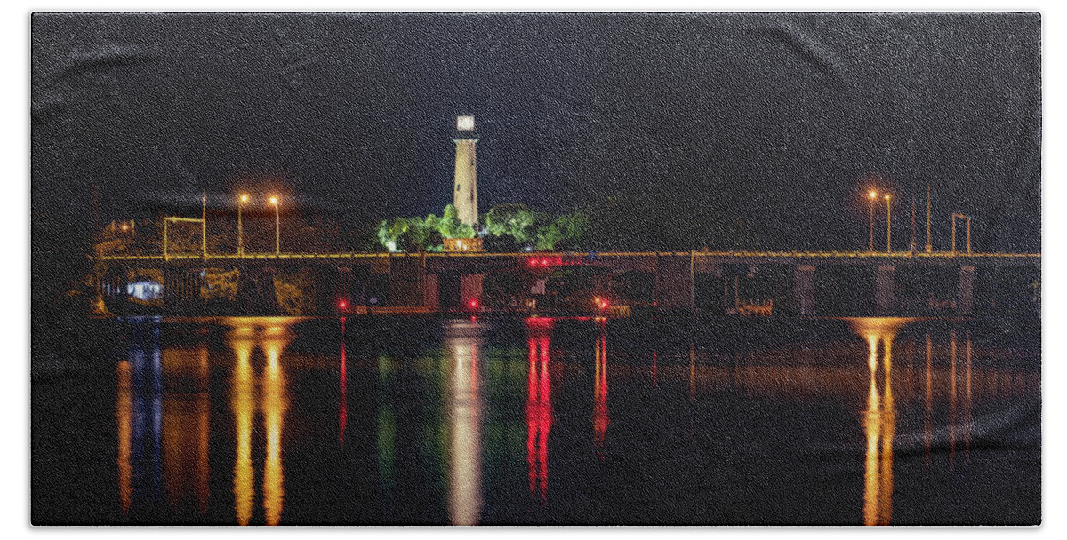 Jupiter Lighthouse Beach Towel featuring the photograph Burt Reynolds Tribute Photo of Jupiter Florida Lighthouse by Kim Seng